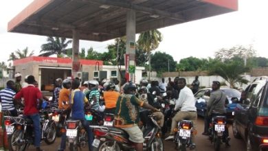 La capitale togolaise fait-elle face à une nouvelle pénurie de carburant? Plusieurs stations d'essence manquent de carburant alors que certaines qui en ont sont remplies d'automobilistes et de motocyclistes.