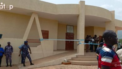 Au Togo, les maisons de jeunes participent au développement social, éducatif et culturel des jeunes. Ce sont des espaces communautaires destinés à offrir aux jeunes un lieu d'échanges