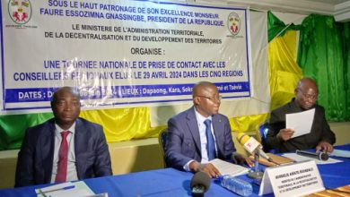 Le ministre de l’administration territoriale, de la décentralisation et du développement des territoires, Hodabalo Awaté a démarré mardi à Dapaong une tournée de prise de contact avec les conseillers régionaux