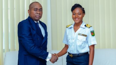 Simone Adjoto Kéké est la première femme capitaine de la marine marchande du Togo. Cette dernière a été reçue mardi dernier par Kokou Edem Tengue.