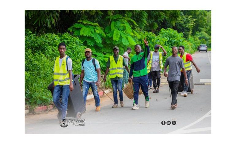 Une opération de salubrité s’est déroulée vendredi à l’Université de Lomé. L’activité intervient à l’occasion de la journée du 21 juin, consacrée à la célébration des martyrs. Elle vise à promouvoir le service à la communauté auprès des jeunes.