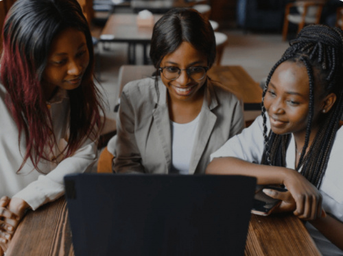 Le ministère de l'économie numérique et de la transformation digitale veut renforcer les  capacités des femmes entrepreneures dans le domaine du numérique et promouvoir l'innovation technologique au sein des entreprises dirigées par des femmes. Un programme intitulé « Nana Tech » a été lancé dans ce sens en fin de semaine dernière