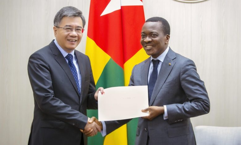 Le président de l’Assemblée nationale, Kodjo Adedze a conféré jeudi dernier avec l’ambassadeur de Chine au Togo, Chao Weidong