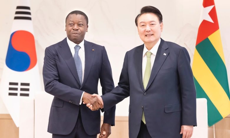 Faure Gnassingbé s’est entretenu lundi avec Yoon Suk-yeol. Le chef de l’Etat togolais en séjour à Séoul dans le cadre du 1er sommet Corée-Afrique a évoqué avec son homologue coréen la coopération bilatérale