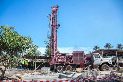 Le Général Damehame Yark, ministre d’Etat, en charge de l’eau et de l’hydraulique villageoise a lancé vendredi dans la commune Cinkassé 2 les travaux de réalisation de 10 forages équipés de pompes photovoltaïques dans la région des Savanes