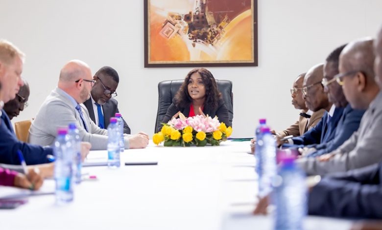 Une rencontre d’échange s’est tenue mercredi dernier entre Sandra Ablamba Johnson, ministre, secrétaire général de la présidence de la République togolaise et une délégation d’officiels du Sénat américain.