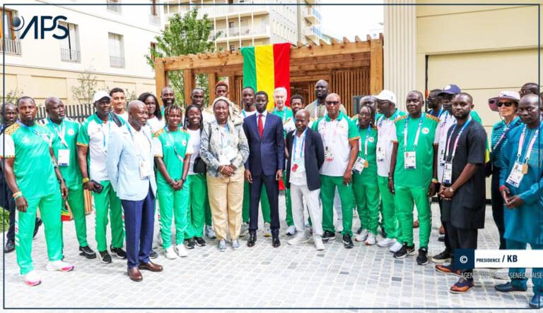 Le chef de l’Etat sénégalais s’est rendu jeudi au village olympique des Jeux de Paris 2024, pour rencontrer la délégation sénégalaise. Bassirou Diomaye Faye a visité les quartiers des sénégalais en compagnie de la ministre des sports et des membres du Comité nationale olympique et sportif sénégalais (CNOSS).