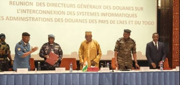 Les pays de l’Alliance des États du Sahel (AES) comptent renforcer leurs relations commerciales avec le Togo en l’associant à leur projet d’interconnexion des systèmes douaniers