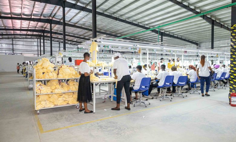 Le secteur de l’industrie textile du Togo enregistre l’arrivée d’un nouvel acteur de poids. Il s’agit du groupe Star Garments, filiale de l’américain Komar & Sons qui vient s'installer à la plateforme industrielle d’Adétikopé (PIA).