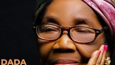 Dada Akuyo annonce la sortie officielle de son premier album le 10 août prochain. L’opus baptisé « Kekeli » compte 12 titres. La dame de 93 ans entend ainsi matérialiser sa passion pour le chant.