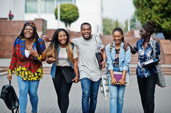 L'Université de Lomé (UL) vient de lancer un appel à candidatures pour l'octroi de bourses d'études et d'enseignement au profit des étudiants et des enseignants