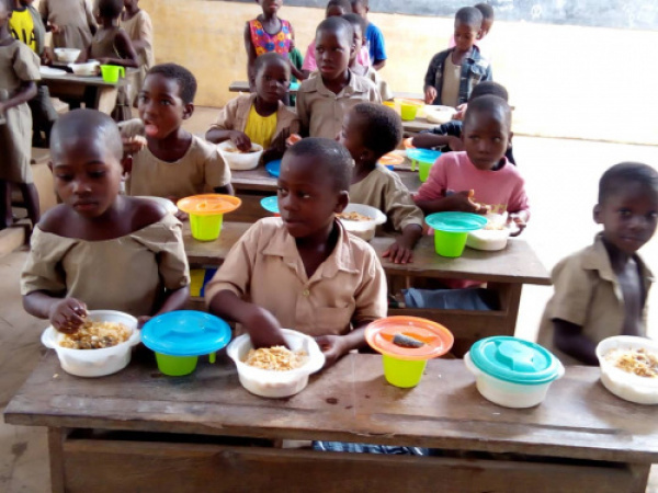 Au Togo, le projet de Filets sociaux et services de base (FSB) a joué un rôle d'artisan de bonheur. Dans la lutte contre l'insuffisance alimentaire et la malnutrition chez les élèves, son apport a été inestimable, tant en qualité qu'en quantité.