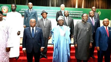 Le Togo dispose depuis le 19 avril dernier d’une nouvelle Constitution. Le texte promulgué le 6 mai par le chef de l'Etat, Faure Gnassingbé fait basculer le pays dans la Ve République avec un régime parlementaire. Réunie au 65è sommet ordinaire dimanche à Abuja au Nigeria, la conférence des chefs d’Etat et de gouvernement de la Communauté économique des États de l’Afrique de l’ouest (CEDEAO) dit prendre note de l'adoption de cette nouvelle Constitution par l'Assemblée nationale.