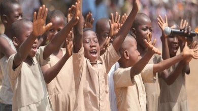 Au Togo, la scolarisation des enfants a pris du relief au cours de ces dernières années dans la région centrale qui fait 795 529 habitants. Le gouvernement y a beaucoup veillé, faisant succéder des programmes parmi lesquels figure School Assur.