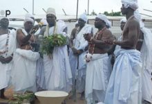 Les rituels religieux, spirituels et traditionnels de la 361è édition de la fête traditionnelle du peuple Guin, Epe-Ekpe ont démarré vendredi à Aného avec « Situtu Na Bosromafli ». Ce rituel, première grande cérémonie marquant le début de toutes les cérémonies de l’année en pays Guin a mobilisé des dignitaires religieux, des rois, des autorités politico- administratives, des sages, des prêtres, prêtresses et adeptes du Togo, Ghana, Bénin, Côte d’Ivoire et ailleurs.