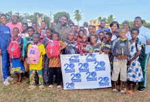 L’ONG Cercle d’Aide Femme-Enfant (CAFE) célèbre ses 20 ans d’existence. Un gala de football et une remise des kits scolaires aux élèves nécessiteux et méritants ont marqué la célébration samedi à Togoville (Vo 2). L’initiative s’inscrit également de la Journée de la femme africaine observée chaque 31 juillet.