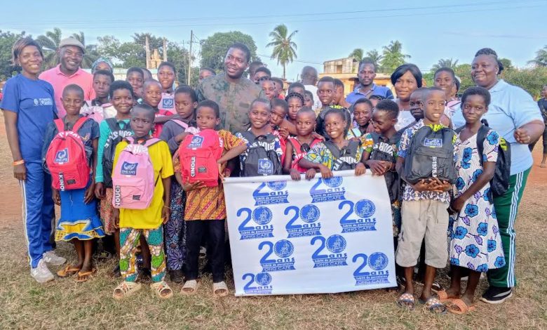 L’ONG Cercle d’Aide Femme-Enfant (CAFE) célèbre ses 20 ans d’existence. Un gala de football et une remise des kits scolaires aux élèves nécessiteux et méritants ont marqué la célébration samedi à Togoville (Vo 2). L’initiative s’inscrit également de la Journée de la femme africaine observée chaque 31 juillet.