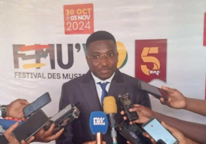 La 5è édition du Festival des musiques de Vo (FEMU’VO) a été lancée lundi à Lomé. C’est à l’occasion d’une cérémonie présidée par le directeur de cabinet du ministère chargé de la culture, Koffi Kpaye en présence de la représentante du directeur général du Centre togolais des expositions et foires de Lomé (CETEF) et d’autres invités