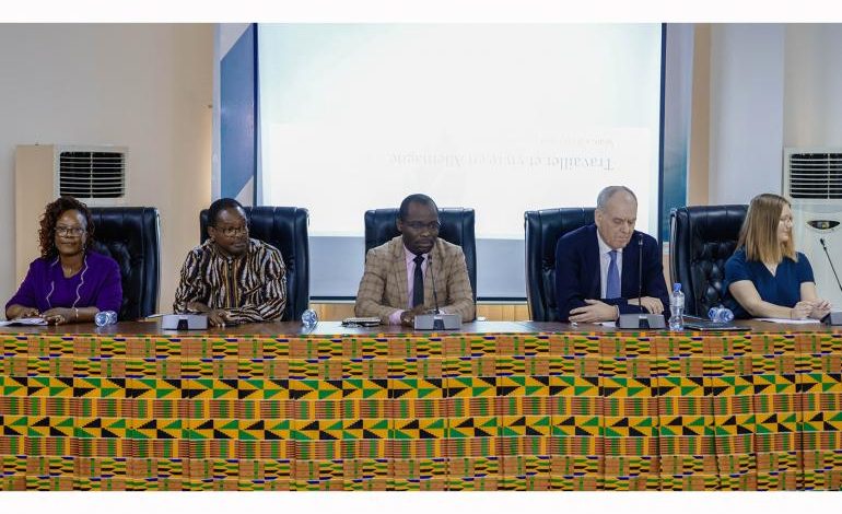 L’Ambassade d'Allemagne au Togo, en collaboration avec l’Université de Lomé (UL) a organisé le 1er août dernier une séance d’information à l’endroit des étudiants désireux de poursuivre leurs études ou formations en Allemagne. Occasion pour l’ambassadeur, Dr Claudius Fischbach de présenter aux participants les opportunités d’études, de formations ou de travail en Allemagne.