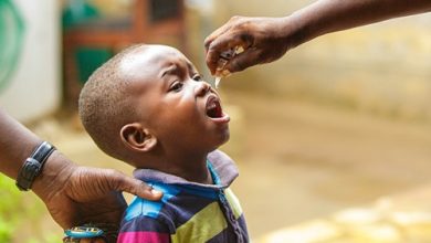 Le ministère de la santé a démarré mardi sur toute l’étendue du territoire togolais le territoire le premier tour de la campagne annuelle de traitement de masse contre l'onchocercose, la bilharziose et les vers intestinaux. Organisée avec l’appui des partenaires (OMS et USAID), cette campagne s'achève le 17 août prochain.