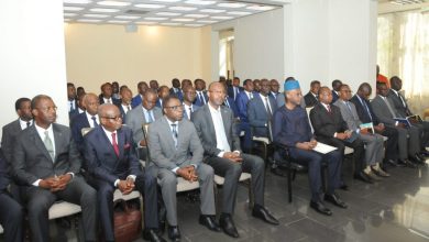 Le ministère des affaires étrangères a ouvert lundi à Lomé une conférence d’échange et de partage avec des ambassadeurs et chargés d’affaires du Togo à l’extérieur. Occasion pour le département du Prof Robert Dussey de présenter aux participants les innovations majeures de la Constitution du 06 mai 2024 et les prochaines étapes de mise en place des différentes institutions prévues par la nouvelle loi fondamentale.