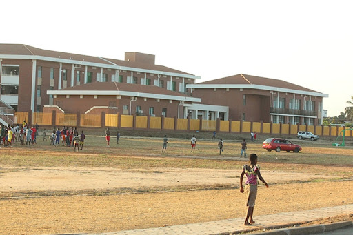 Le gouvernement togolais vient de lancer le concours national de recrutement des élèves pour pour l’année scolaire 2024-2025 aux lycées scientifiques de Lomé et de Kara. Le concours est dédié aux togolais des deux sexes. Les dossiers de candidature seront reçus du 12 au 22 août prochains.