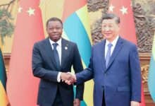 Le chef de l’Etat, Faure Gnassingbé a eu lundi à Beiging un entretien en tête avec son homologue chinois, Xi Jinping. C’était en marge des travaux du neuvième sommet du Forum économique sino-africain (FOCAC2024). Les échanges entre les deux chefs d’État ont débouché sur la décision conjointe d’élever les relations bilatérales au niveau d’un partenariat stratégique global.